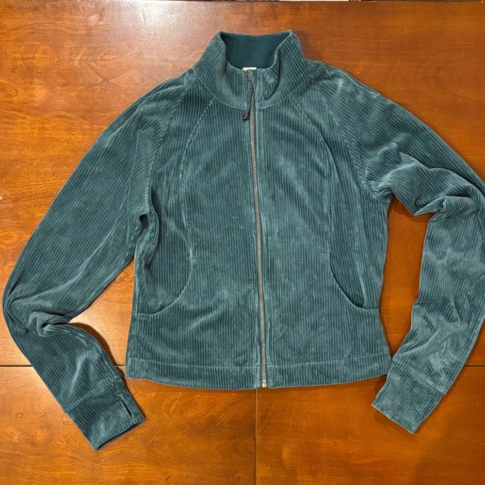 Lululemon Scuba Track Jacket Velvet Cord 8.‎ EUC